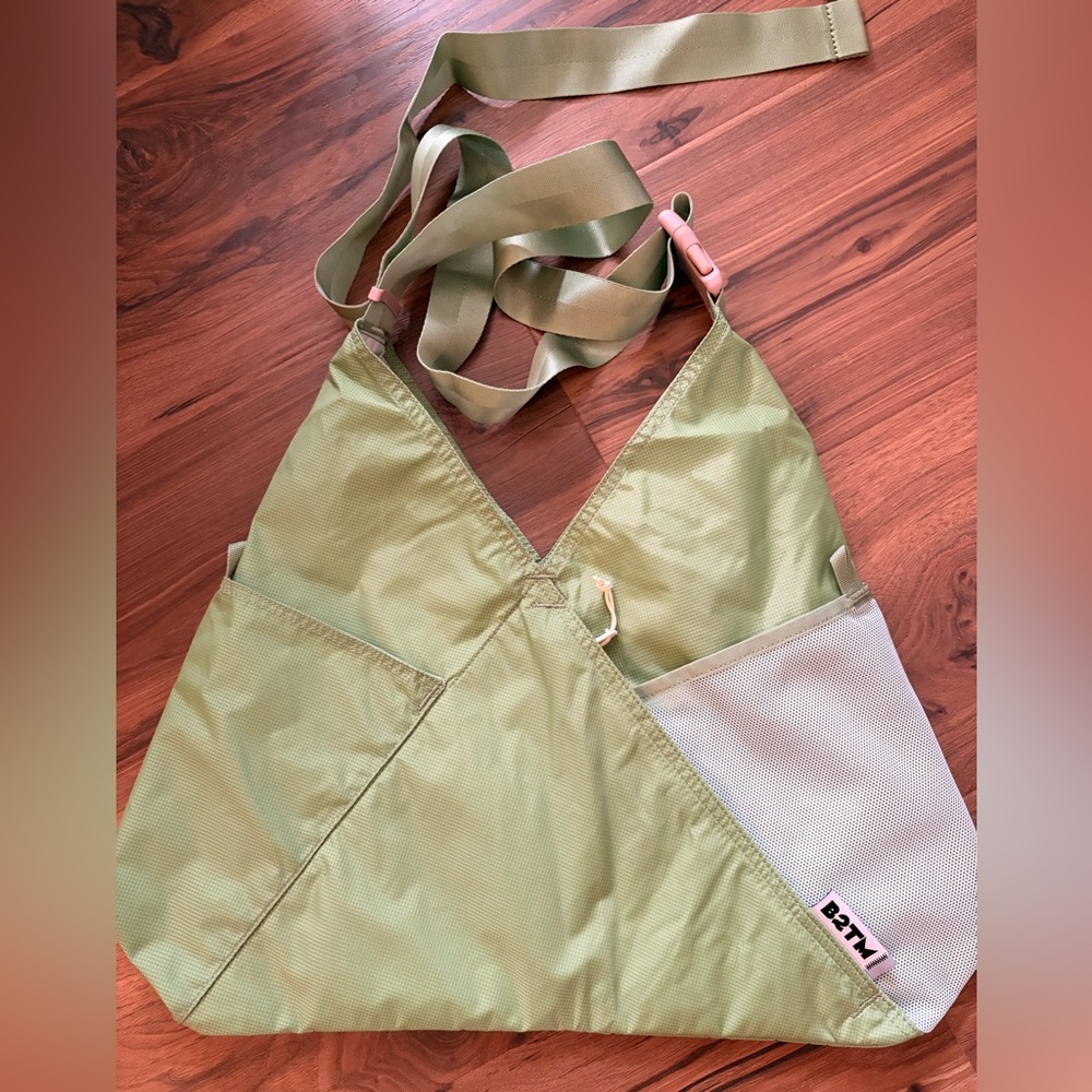 Baboon to the Moon Triangle Tote 18L Green